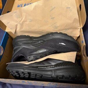 WOMEN'S BROOKS ADRENALINE GTS 23, NIB, BLACK, SIZE 8